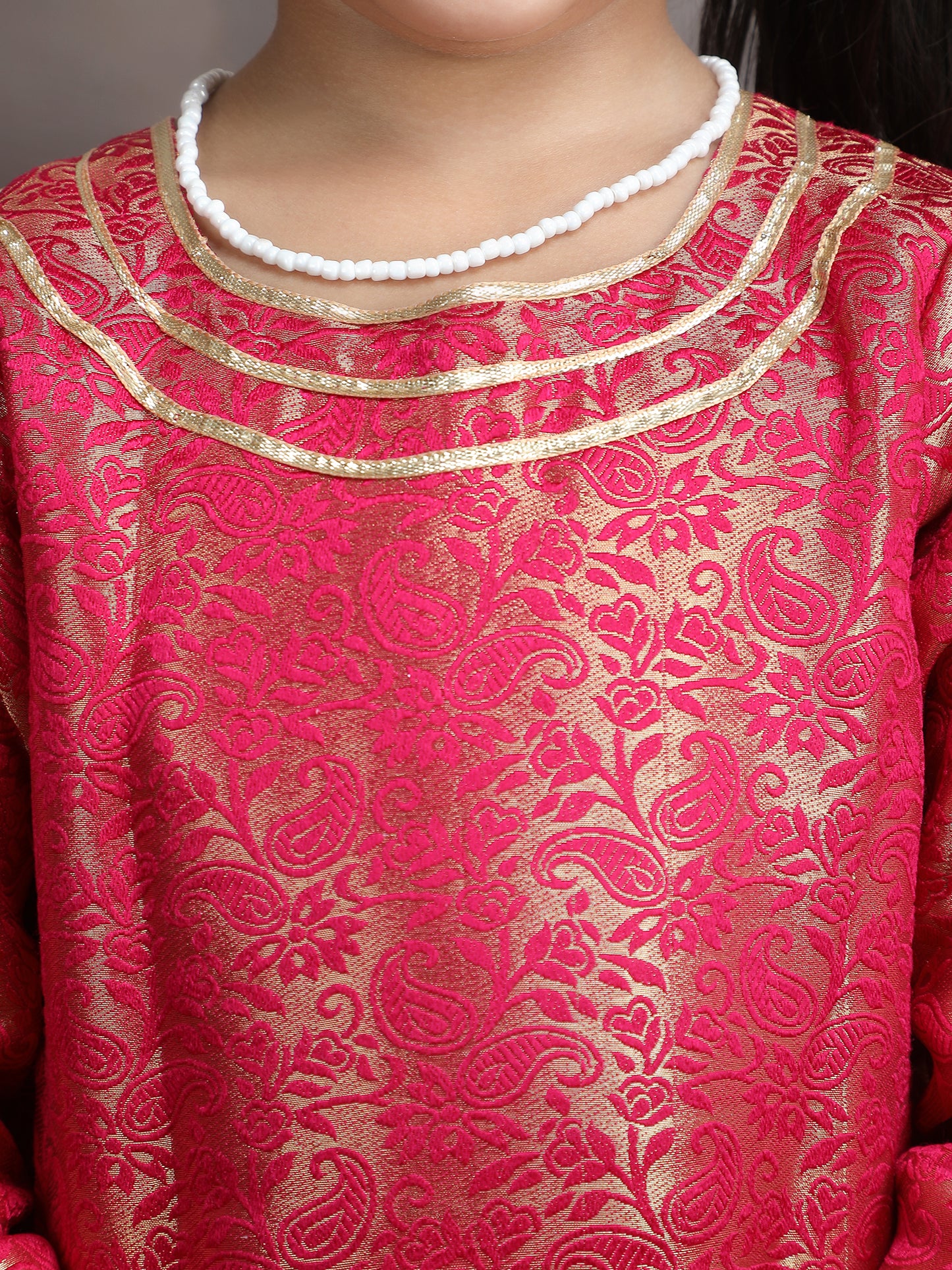 Magenta  brocade M250324